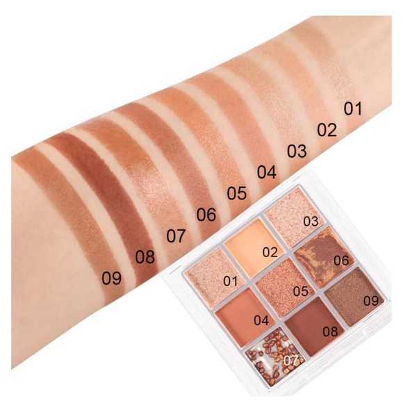 EYESHADOW PALETTE - Picture 2 of 10